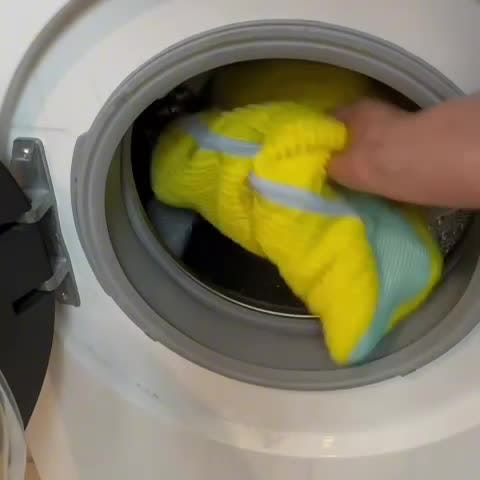 Roselli Shoe Cleaning Bag - Easy Shoe Laundry with 1,000+ Soft Fibers